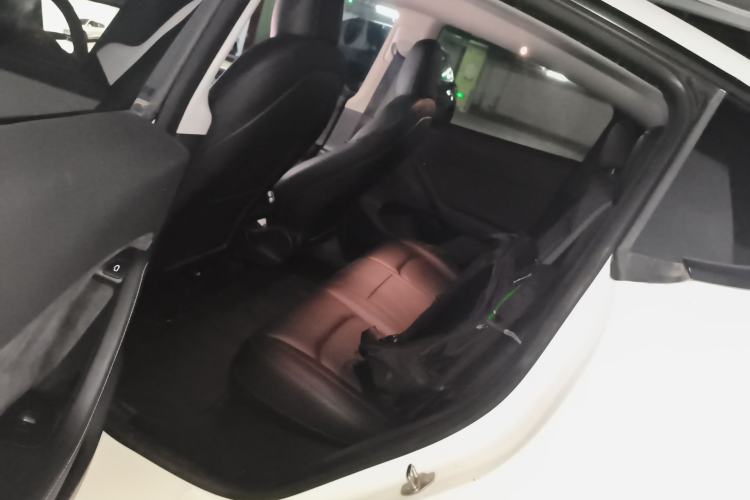 Used Tesla Model Y 2022 Long-Range All-Wheel-Drive Version Left Rear Seat