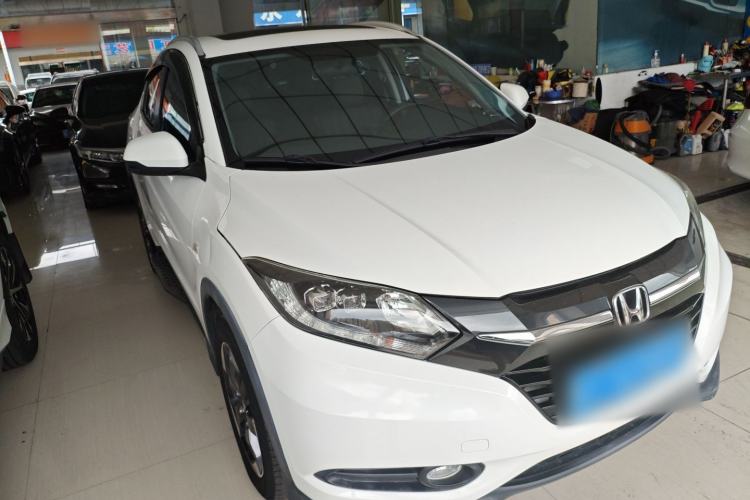 Used Honda Vezel 2017 1.8L CVT Front-Wheel Drive Pioneer Edition Front Right 45 Deg