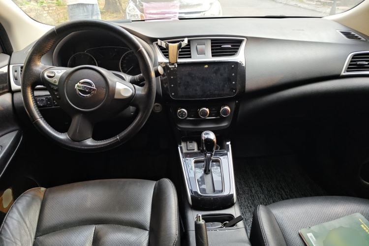 Used Nissan Sylphy 2019 1.6XV CVT Smart Connect Luxury Edition China VI Standard Center Console