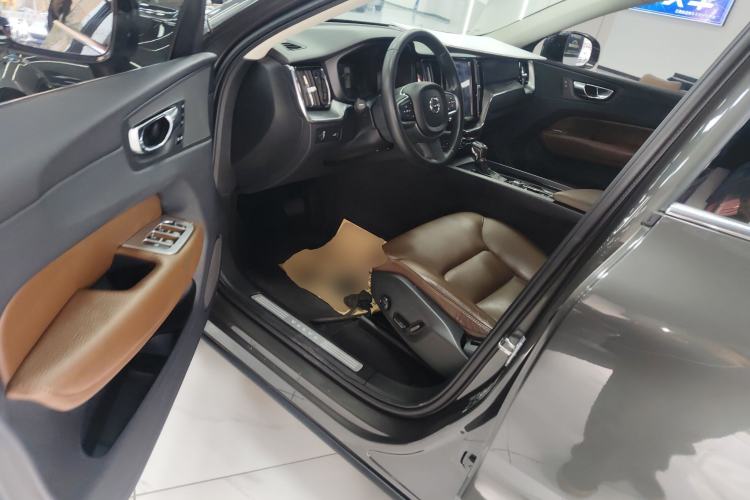 Used Volvo XC60 2019 T5 4x4 Smart Edition China V Standard
