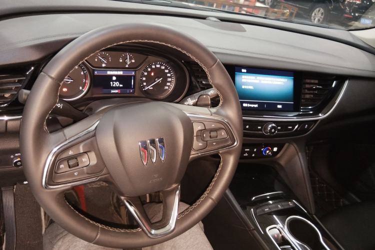 Used Buick Regal 2024 Revised 25T Ultra-Comfort Edition Center Console