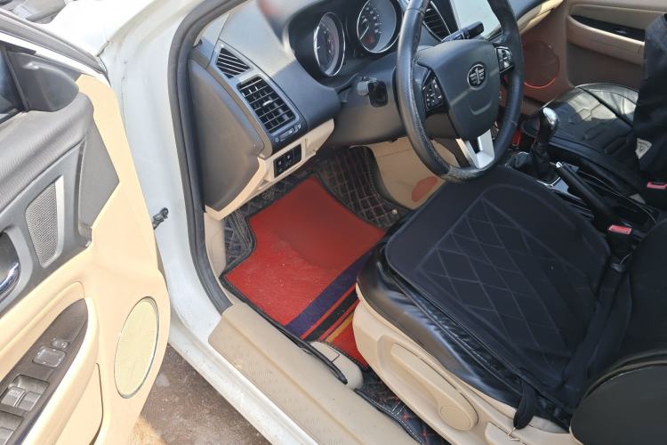 Used Bestune B50 2013 1.6L manual luxury version Driver Seat