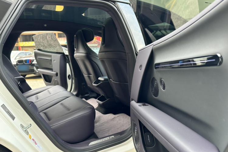 Used Avatr 06 2025 Ultra Pure Electric Edition Interior 4