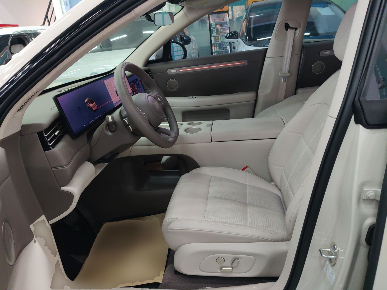 المقاعد الأمامية داخل السيارة