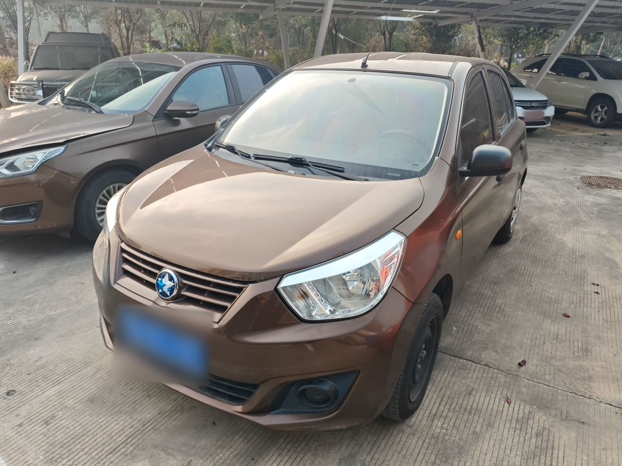 تحت مقدمة السيارة