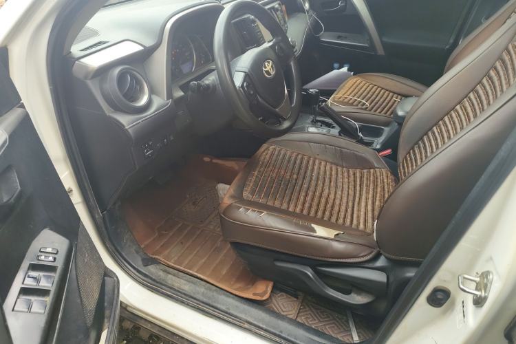 Used Toyota RAV4 2016 2.0L CVT Two-Wheel Drive Fashion Edition China V Standard
