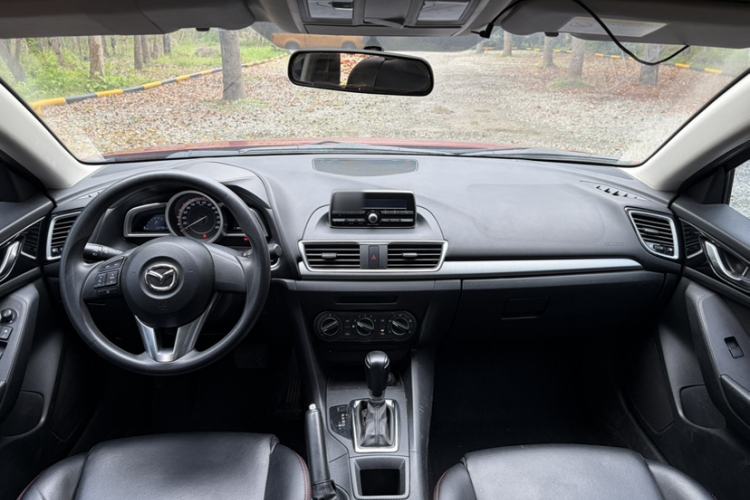 Used Mazda 3 Axela 2014 Sedan 1.5L Automatic Comfort Model