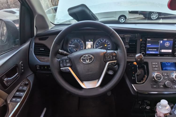 Used Toyota SIENNA 2015 3.5L Four-Wheel Drive L