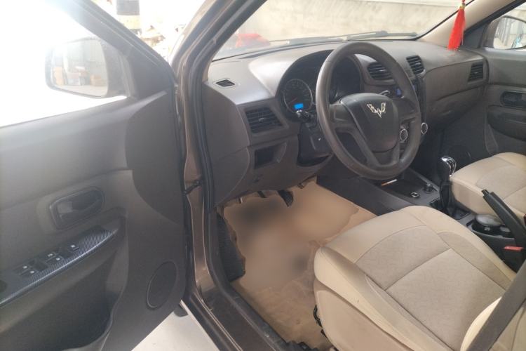 Used Wuling Hongguang 2014 1.5L S Standard Version Driver Seat