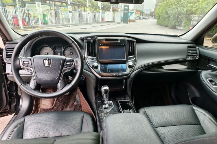 Used Toyota Crown 2015 2.0T Fashion Edition Interior 4