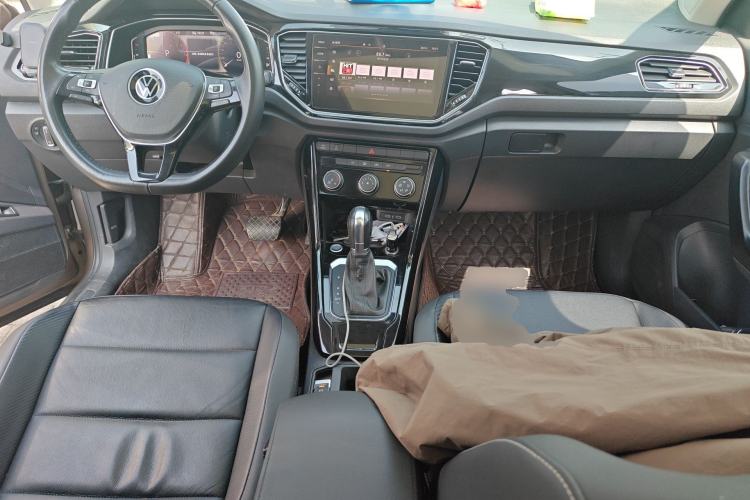 Used Volkswagen T-ROC 2021 280TSI DSG Two-Wheel Drive Comfort Connect Edition Center Console