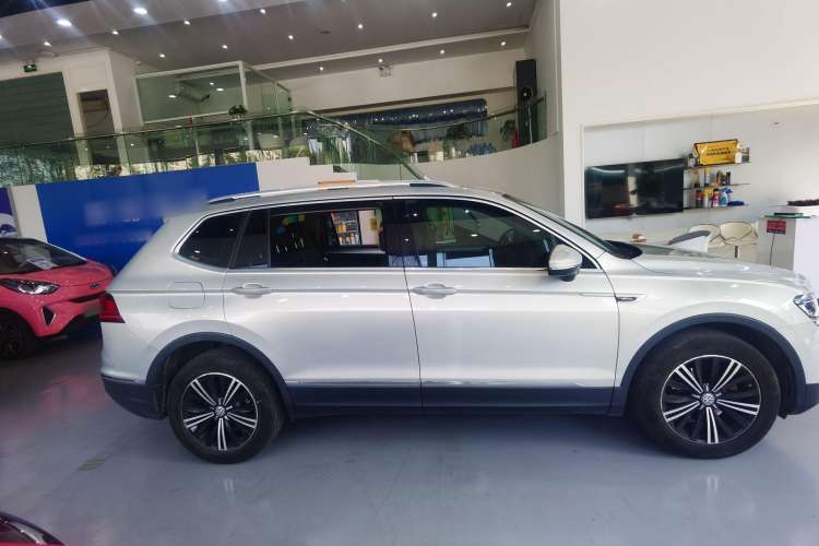 Used Volkswagen Tiguan L 2018 380TSI Automatic All-Wheel Drive Luxury Edition