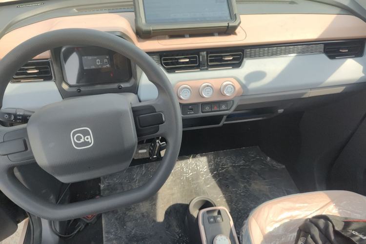 Used Chery QQ Ice Cream 2024 120km Milkshake Center Console