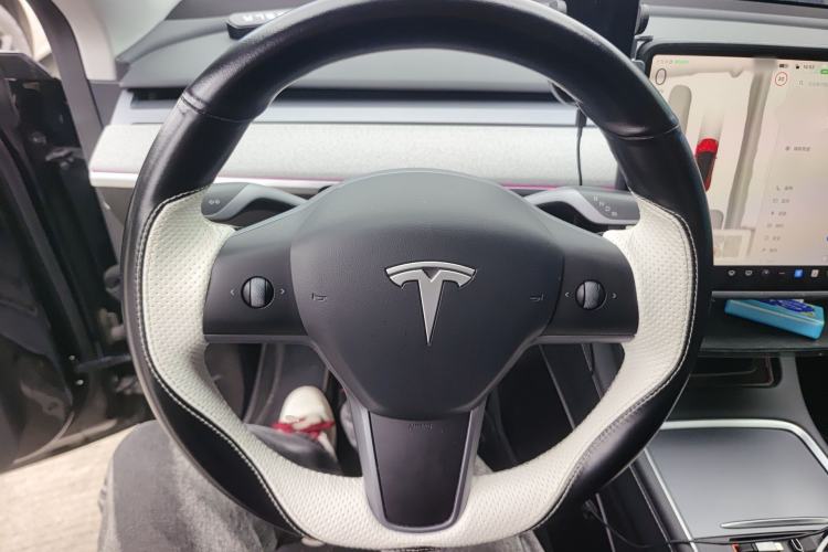 Used Tesla Model Y 2023 Rear-Wheel-Drive Version Steering Wheel