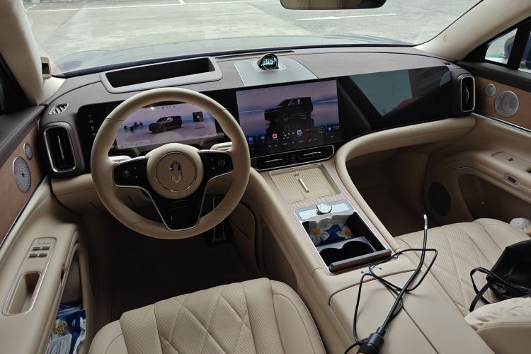 Used Hima AITO M9 2024 Range-Extended Ultra Version 42 kWh 6-Seater Model Center Console