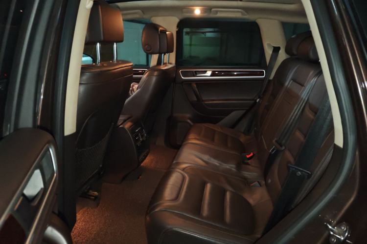 Used Volkswagen Touareg 2011 3.0 TSI Standard Version Left Rear Seat