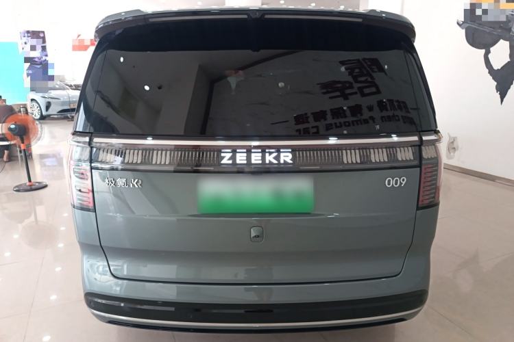 Used Zeekr 009 2024 7-Seater Aisle Version 108 kWh

