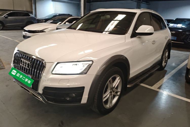 Used Audi Q5 2017 Plus 40 TFSI Comfort Model Front Left 45 Deg