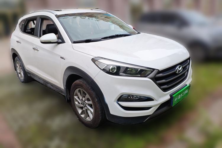 Used Hyundai Tucson 2015 1.6T Dual-Clutch Two-Wheel-Drive Smart Model Front Right 45 Deg