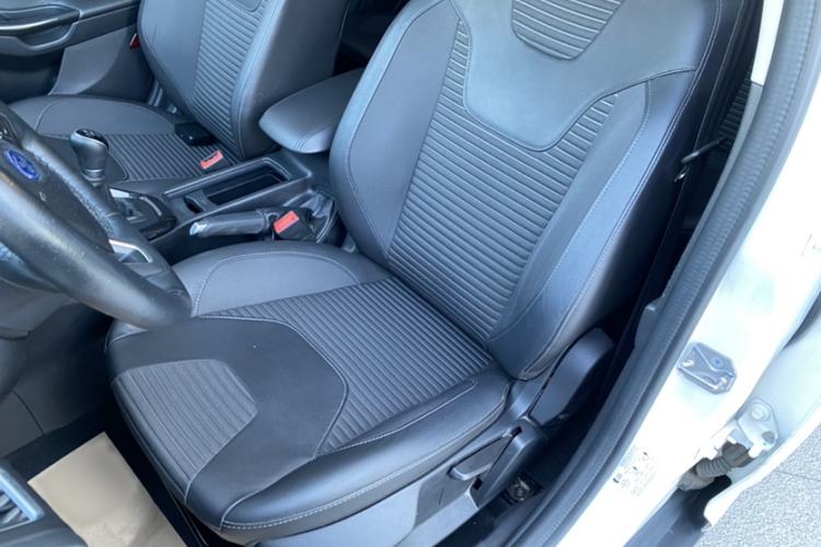 Used Ford Focus 2015 Hatchback 1.6L Manual Fashion Edition
