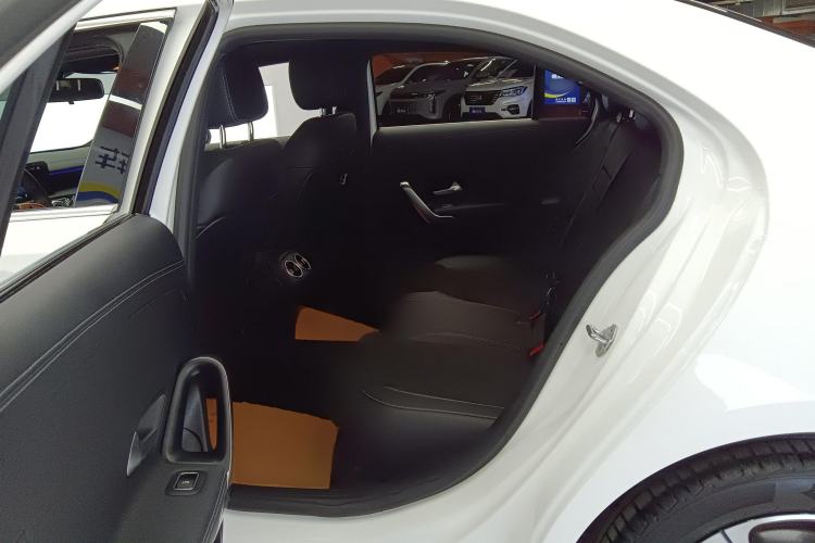 Used Mercedes-Benz A-Class 2022 Revised Version A 200 L Sport Sedan Fashionable Style