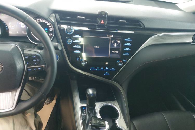 Used Toyota Camry 2018 Dual-Engine 2.5 HG Luxury Edition Center Console