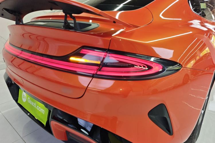 Used Xiaomi Auto SU7 2024 Rear-Drive Ultra-Long Range Advanced Pro-Level Intelligent Driving Version Right Rear Taillight