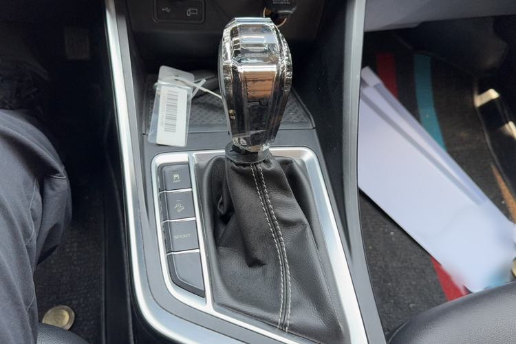 Used Geely Auto Vision X3 2020 1.5L CVT Luxury Model Gear Lever