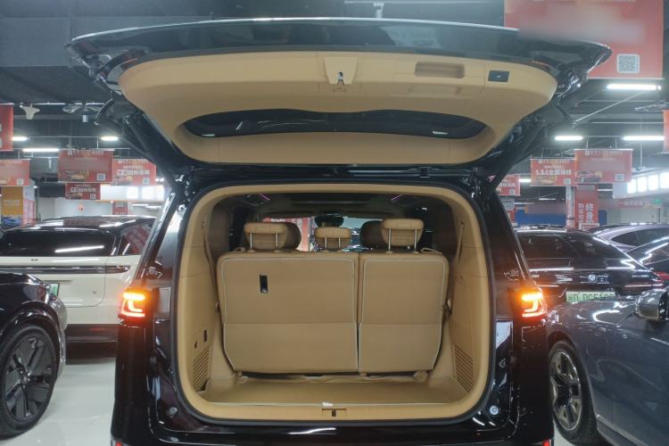 Used VOYAH Dream 2025 PHEV Four-Wheel-Drive Flagship Version – Qiankun Edition Trunk