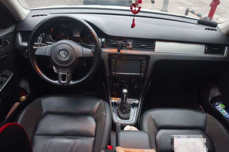 Used Volkswagen Bora 2015 Qihui Edition 1.6L Automatic Fashion Model Center Console