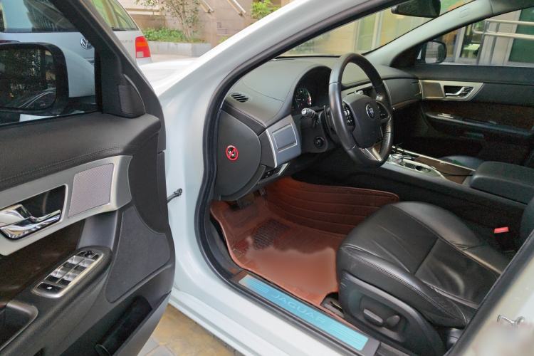 Used Jaguar XF 2014 XF 2.0T Prestige Edition Interior 3