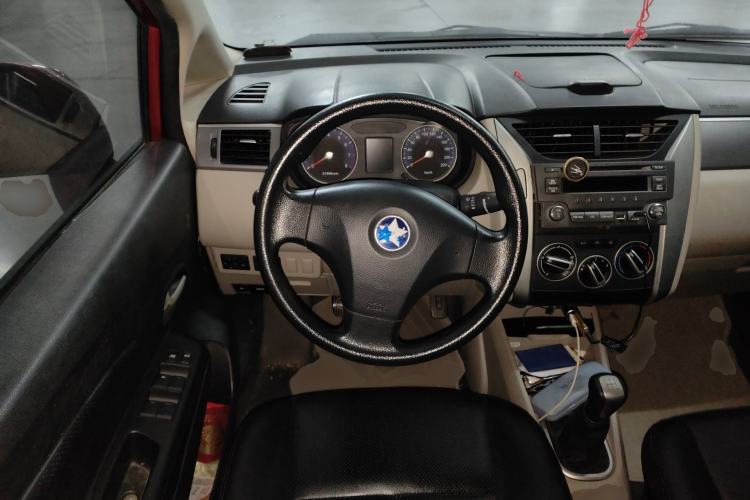 Used Venucia R50 2015 1.6L Manual Fashion Edition