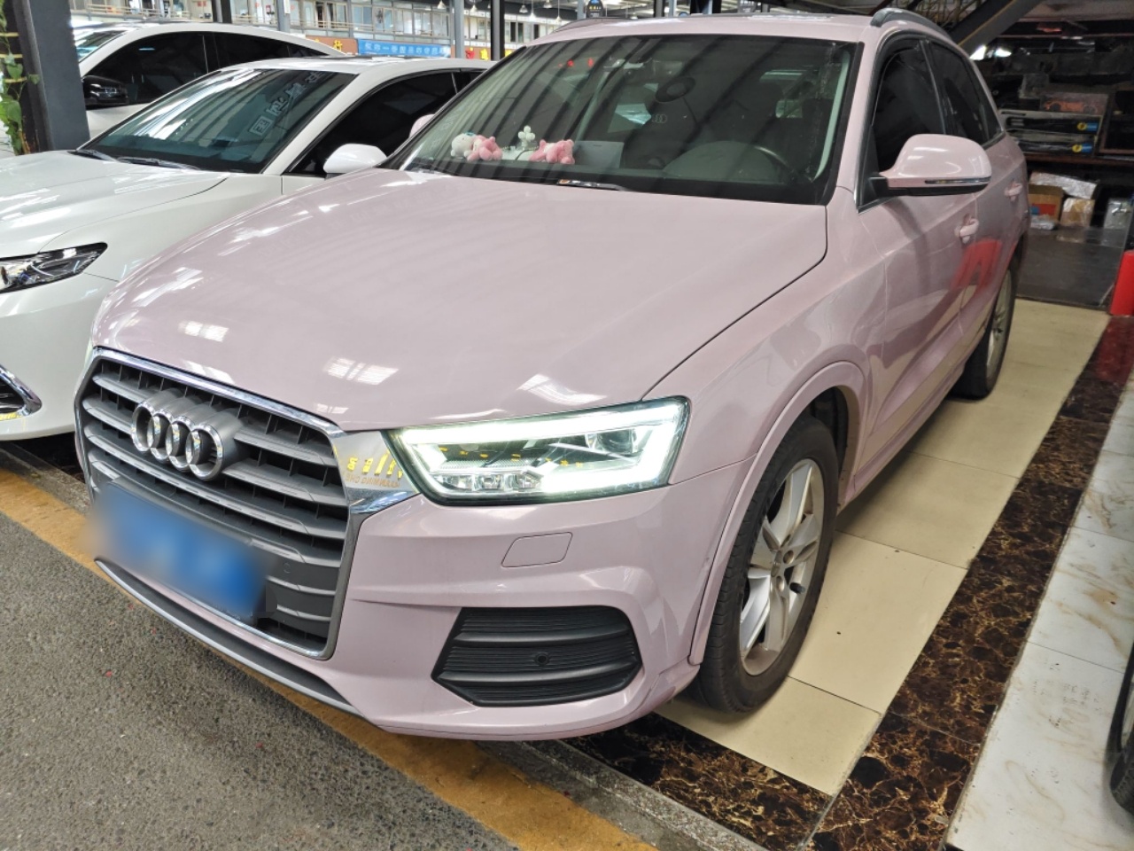 Под передней частью автомобиля