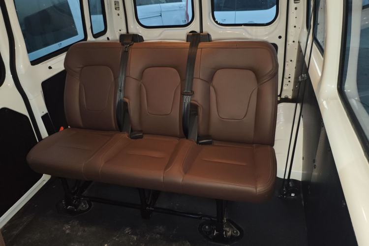 Used JMC Fushun 2023 2.0T Manual Short-Wheelbase Mid-Top Commercial Multi-Purpose 6-Seater Passenger Vehicle