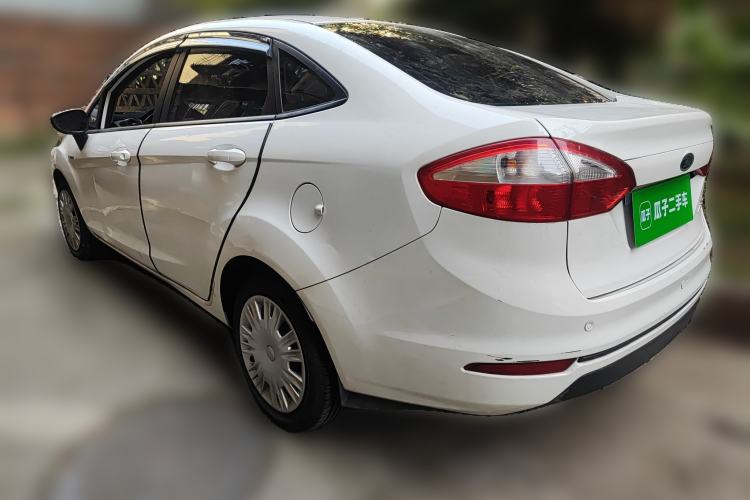 Used Ford Fiesta 2013 Sedan 1.5L Manual Fashion Edition
