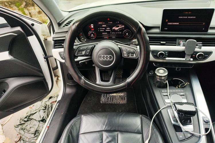 Used Audi A4L 2019 40 TFSI Fashion Edition China VI Emission Standard Steering Wheel