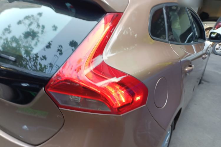 Used Volvo V40 2015 1.6T Zhiyi Edition