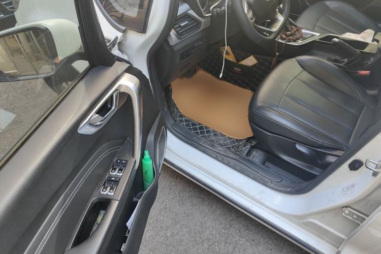 Used Geely Auto Vision X3 2019 Upgraded Model 1.5L CVT Prestige Version Interior 3