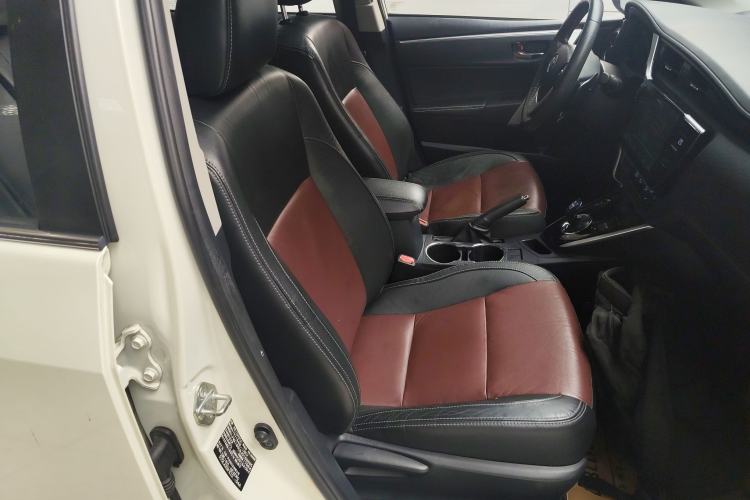 Used Toyota Corolla 2018 Dual-Engine 1.8L E-CVT Smart Edition Right Front Seat