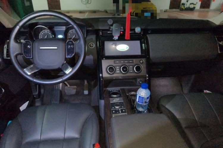 Used Land Rover Discovery 2018 3.0 SC V6 SE Center Console