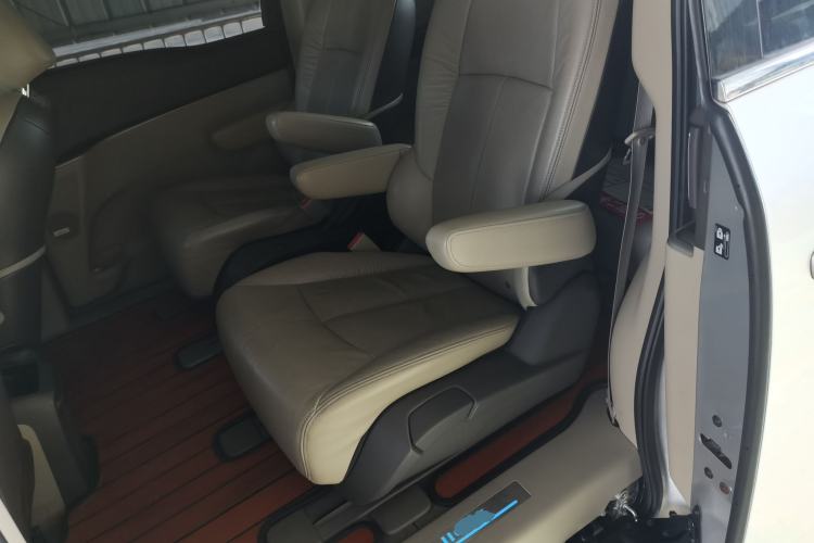 Used Buick GL8 2013 3.0L XT Luxury Business Flagship Edition Left Rear Seat