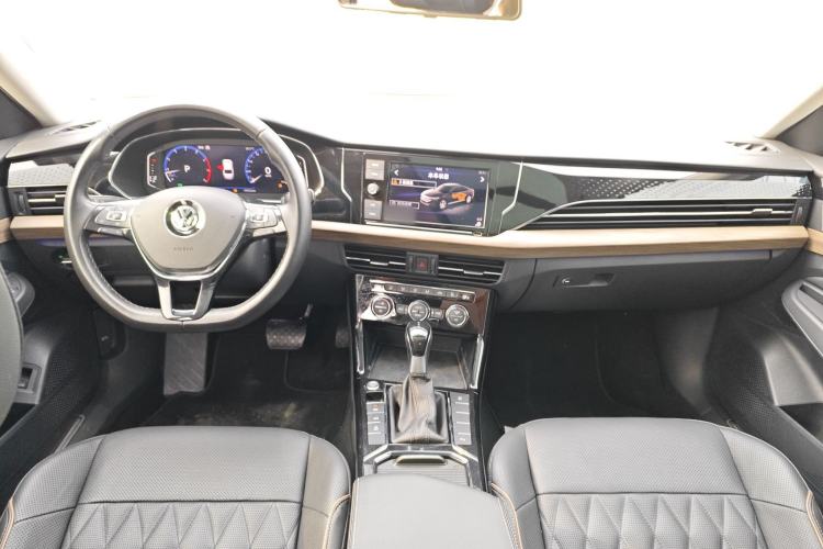 Used Volkswagen Passat 2019 330TSI Luxury Edition China VI Standard Center Console