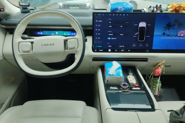 Used Lynk & Co 900 2025 2.0T Ultra Center Console