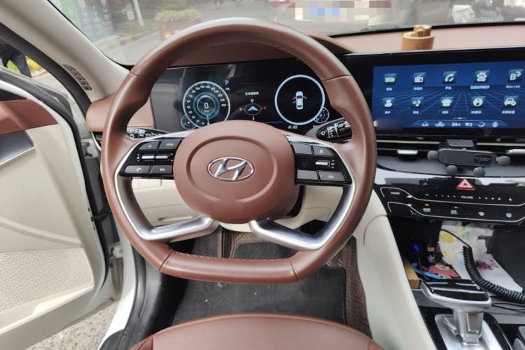 Used Hyundai Mistra 2021 1.8L CVT LUX Premium Edition Steering Wheel