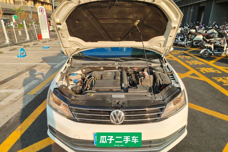 Used Volkswagen Sagitar 2017 230TSI Automatic Comfort Version
