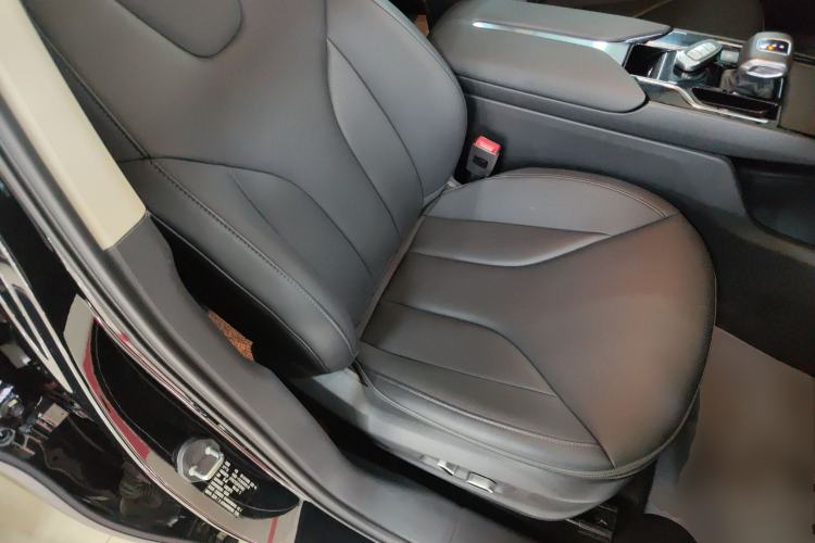 Used Hongqi E-QM5 2023 Revised Version Basic Travel Edition Right Front Seat