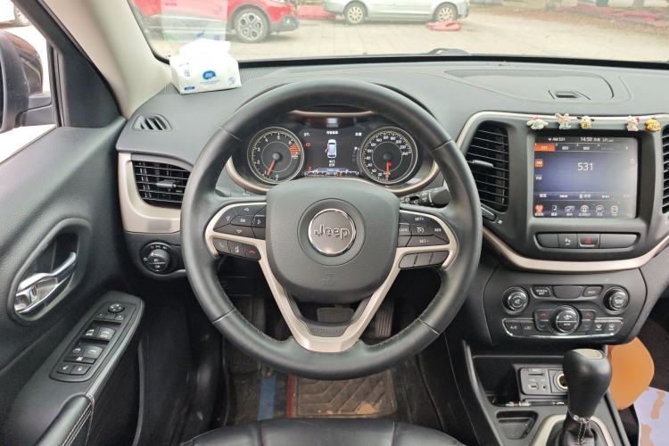 Used Jeep Cherokee 2016 2.0L Superior Edition Steering Wheel