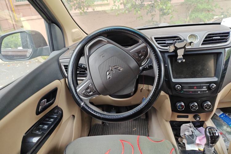 Used Wuling Hongguang 2016 1.5L S1 Deluxe Model China V-standard Steering Wheel