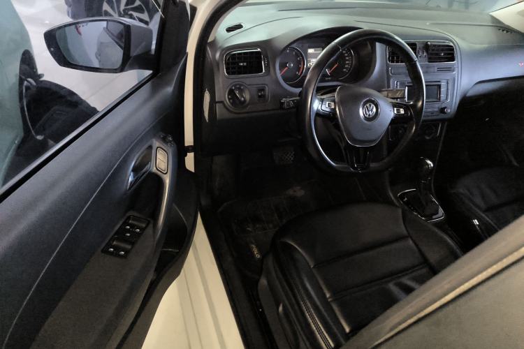 Used Volkswagen Polo 2016 1.6L Automatic Comfort Model
