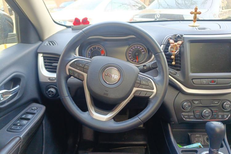 Used Jeep Cherokee 2017 2.0L Superior Edition